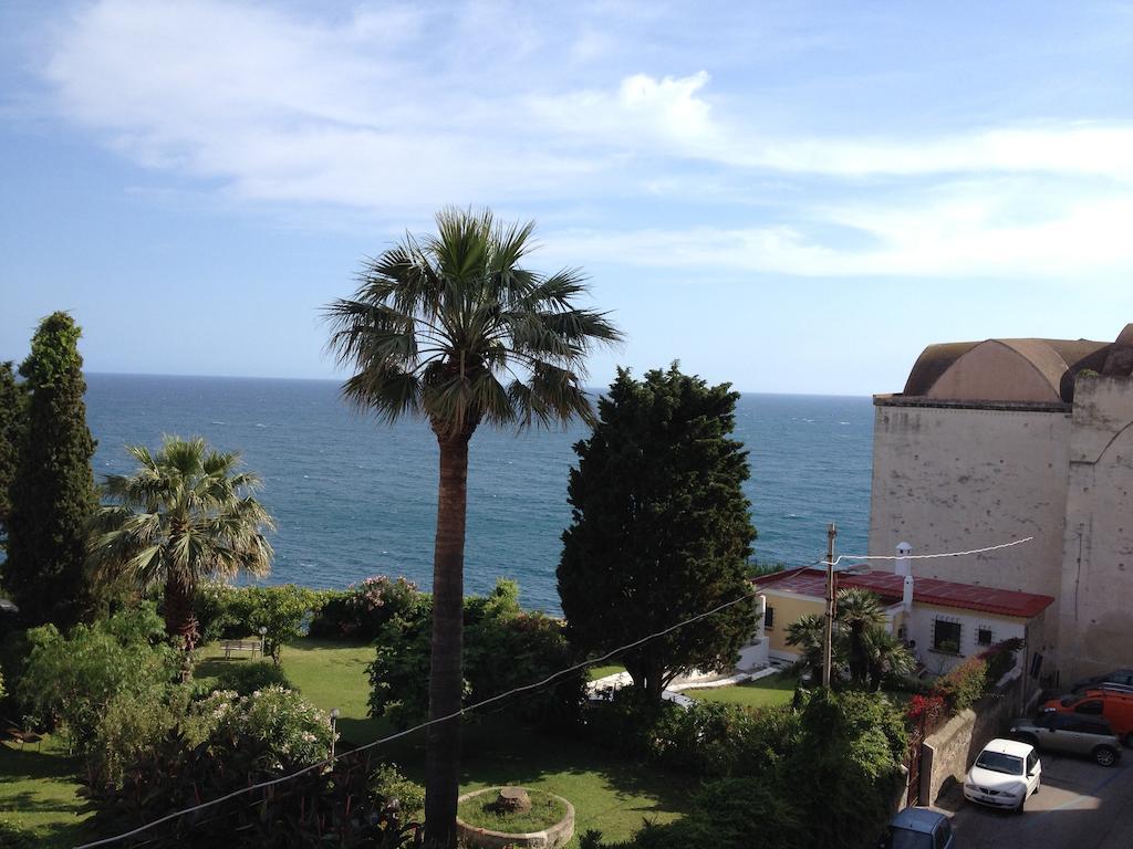 Guarinelli 88 Bed and Breakfast Gaeta Eksteriør billede